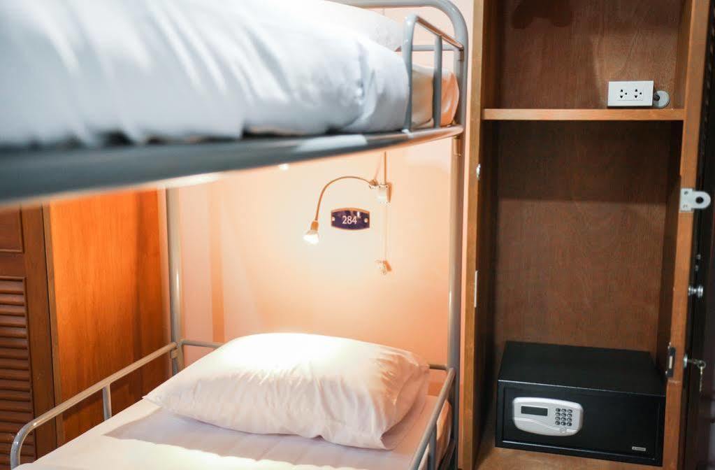 Royal Express Inn Бангкок Экстерьер фото