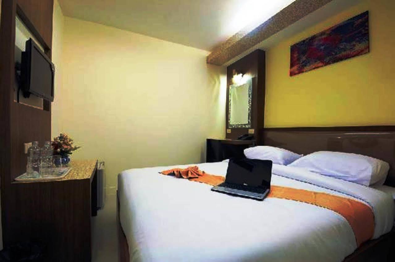 Royal Express Inn Бангкок Экстерьер фото